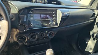 Toyota Hilux 2022-thumb-9