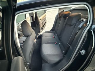 Peugeot 308 2018-thumb-12