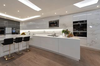 Intrahome Bianca Prime 4 χρώμα Ορείχαλκος & Λευκό Λακέ έπιπλα κουζίνας 10 Μέτρα συνολικα τρέχον μέτρα Intrahome-65650072