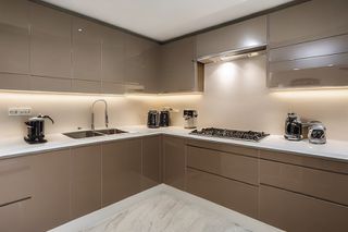 Intrahome Siena Prime 4 χρώμα Λακέ Μπεζ Ανοιχτό έπιπλα κουζίνας 10 Μέτρα συνολικα τρέχον μέτρα Intrahome-65650392