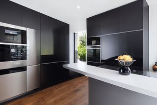 Intrahome Domus Studio 3 χρώμα Λακέ Μαύρο Ματ έπιπλα κουζίνας 10 Μέτρα συνολικα τρέχον μέτρα Intrahome-65650600