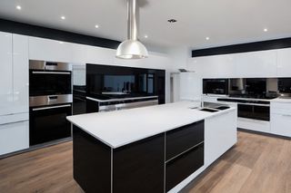 Intrahome Estia Studio 3 χρώμα Νησί Μαύρο & Λευκό Περίμετρος έπιπλα κουζίνας 10 Μέτρα συνολικα τρέχον μέτρα Intrahome-65650860