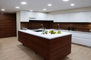 Intrahome Olympia Lux 3 χρώμα Λευκό Λακέ Πάνω & Καρυδιά Κάτω έπιπλα κουζίνας 10 Μέτρα συνολικα τρέχον μέτρα Intrahome-65650893