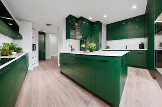 Intrahome Helios Elegance 3 χρώμα Λακέ Πράσινο Δάσους έπιπλα κουζίνας 10 Μέτρα συνολικα τρέχον μέτρα Intrahome-65650939