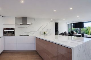 Intrahome Helios Living 3 χρώμα Εφέ Λευκού Μαρμάρου έπιπλα κουζίνας 10 Μέτρα συνολικα τρέχον μέτρα Intrahome-65650946
