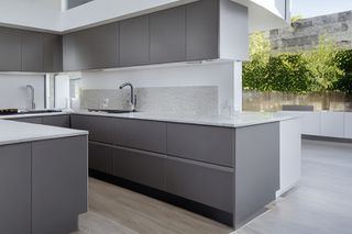 Intrahome Toscana Concept 3 χρώμα Λακέ Γκρι Ανοιχτό έπιπλα κουζίνας 10 Μέτρα συνολικα τρέχον μέτρα Intrahome-65651001