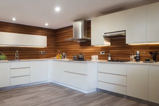 Intrahome Siena Select 3 χρώμα Κρεμ Πάνω & Ξύλο Κάτω έπιπλα κουζίνας 10 Μέτρα συνολικα τρέχον μέτρα Intrahome-65651383