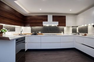 Intrahome Opal Studio 2 χρώμα Λευκό Λακέ Πάνω & Καρυδιά Κάτω έπιπλα κουζίνας 10 Μέτρα συνολικα τρέχον μέτρα Intrahome-65651500