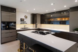 Intrahome Casa Studio 2 χρώμα Γυαλιστερό Χρυσό έπιπλα κουζίνας 10 Μέτρα συνολικα τρέχον μέτρα Intrahome-65651620