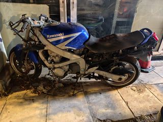 zzr 400 kawasaki για ανταλλακτικά ολόκληρη