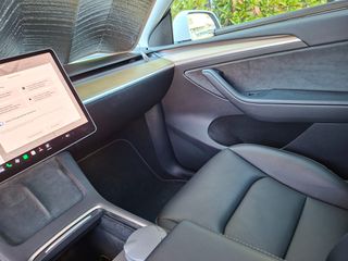 Tesla Model Y 2023 LONG RANGE DUAL MOTOR-thumb-7