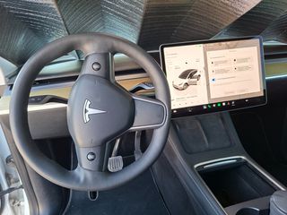 Tesla Model Y 2023 LONG RANGE DUAL MOTOR-thumb-1