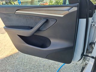 Tesla Model Y 2023 LONG RANGE DUAL MOTOR-thumb-9