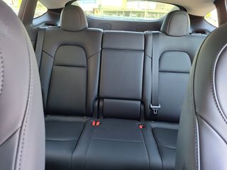 Tesla Model Y 2023 LONG RANGE DUAL MOTOR-thumb-10