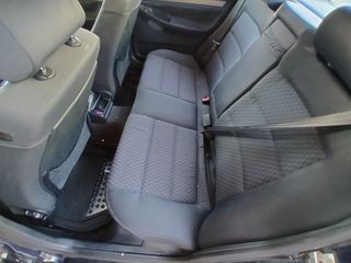Audi A4 2000-thumb-8