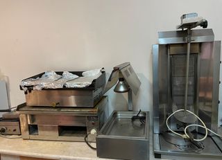Επαγγελματικός εξοπλισμός γυράδικου σε πολύ καλή κατάσταση