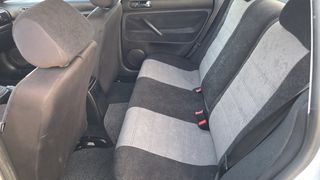 Volkswagen Passat 2002-thumb-8