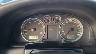 Volkswagen Passat 2002-thumb-12