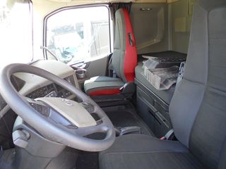 Volvo 2017 FH4 500-thumb-8