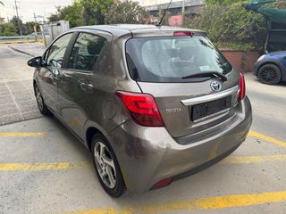Toyota Yaris 2016-thumb-6