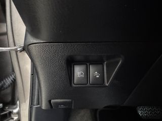 Toyota Yaris 2016-thumb-12