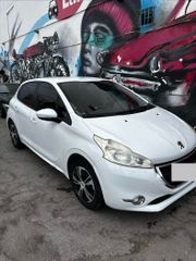 Peugeot 208 2012