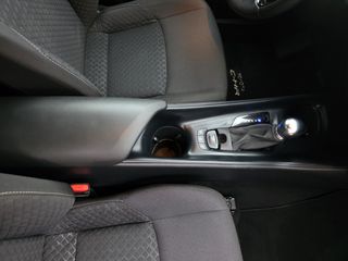 Toyota C-HR 2022 1.8 HYBRID CLUB BI TONE/ΕΛΛΗΝΙΚΗΣ ΑΝΤΙΠΡΟΣΩΠΕΙΑΣ-thumb-31
