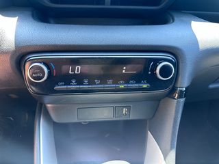 Toyota Yaris 2021 Εκδοση-BI-TONE-HYBRID ΕΛΛΗΝΙΚΗΣ ΑΝΤΙ/ΠΕΙΑΣ(με 8.5% Επιτόκιο)-thumb-16