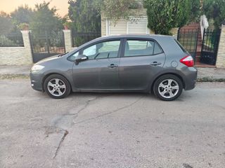 Toyota Auris 2011-thumb-2