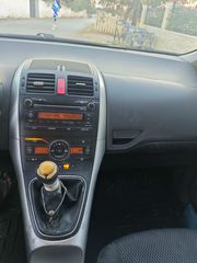 Toyota Auris 2011-thumb-5