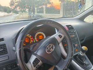 Toyota Auris 2011-thumb-7