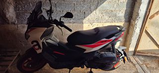 Aprilia SR GT 200 2025