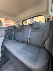 Ford Fiesta 2011-thumb-5