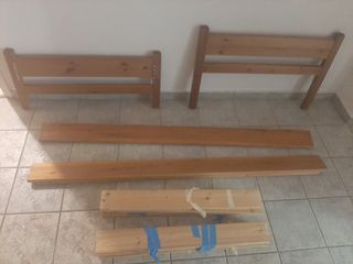 Ξύλινο Μονό Κρεβάτι σε Άριστη Κατάσταση, διατίθεται σε τιμή ευκαιρίας λόγω μετακόμισης. Εύκολη συναρμολόγηση. Μήκος 2 μέτρα, Πλάτος 1 μέτρο