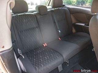 Ford Focus 2004 1.6 TREND-thumb-6