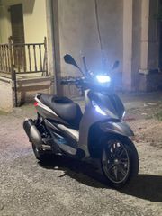 Piaggio Beverly 300 2023-thumb-3