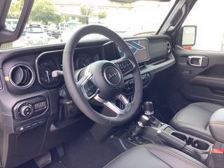 Jeep Wrangler 2026 SAHARA 4Xe-thumb-9