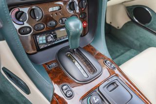 Aston Martin DB7 1995 Coupe-thumb-23