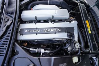 Aston Martin DB7 1995 Coupe-thumb-33