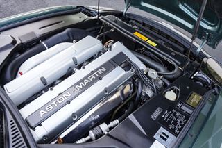 Aston Martin DB7 1995 Coupe-thumb-34