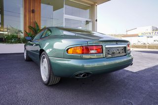 Aston Martin DB7 1995 Coupe-thumb-11