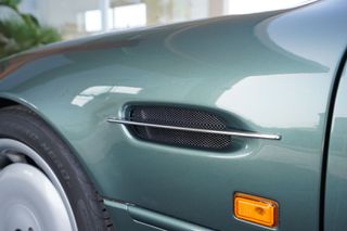 Aston Martin DB7 1995 Coupe-thumb-14