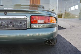 Aston Martin DB7 1995 Coupe-thumb-15