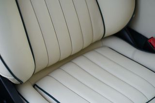 Aston Martin DB7 1995 Coupe-thumb-30