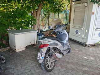 Piaggio Beverly 250 2004-thumb-1