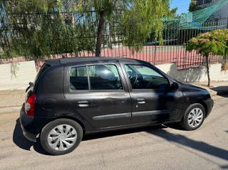 Renault Clio 2002-thumb-2