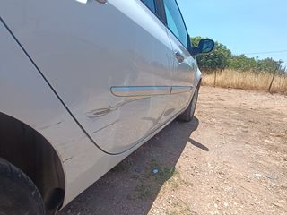 Renault Clio 2010-thumb-3