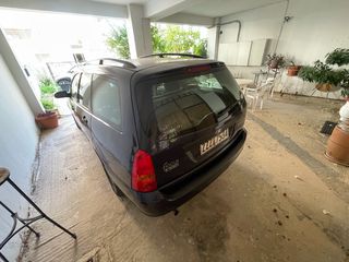 Ford Focus 2000 station-thumb-1