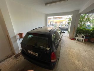 Ford Focus 2000 station-thumb-2