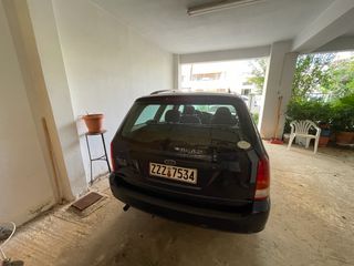 Ford Focus 2000 station-thumb-3